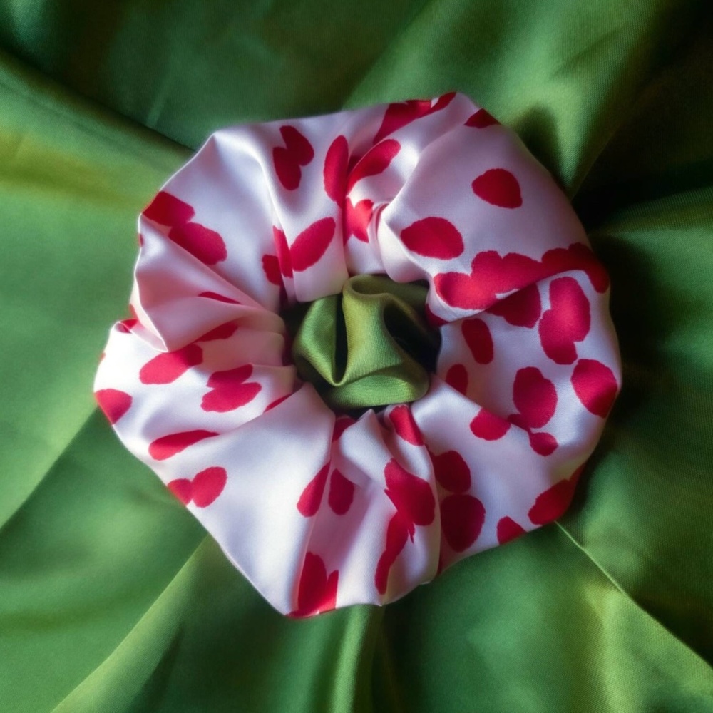 Oversized silk scrunchie